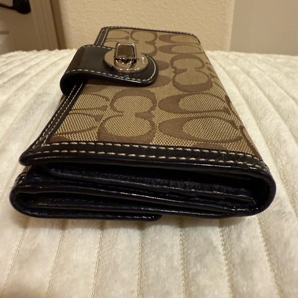 Coach signature logo khaki/brown long wallet with turnkey lock. EUC - Picture 10 of 12